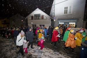 017 Pozdrav zimi in praznik luči Foto atelje Postojnatext